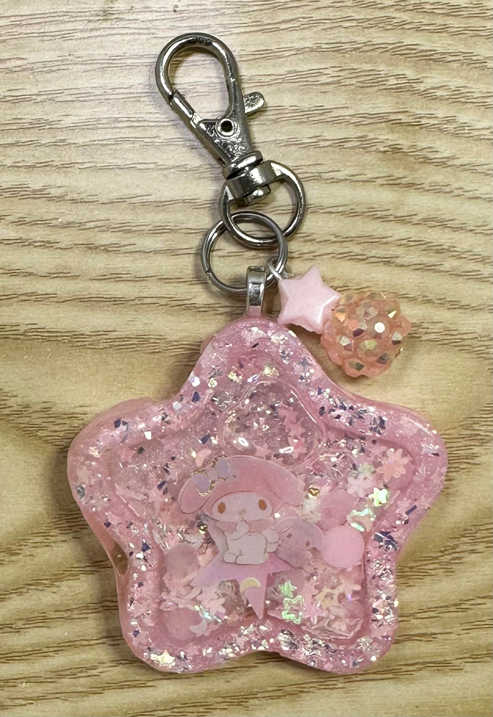 Star Liquid Shaker Keychain - hand to mouth