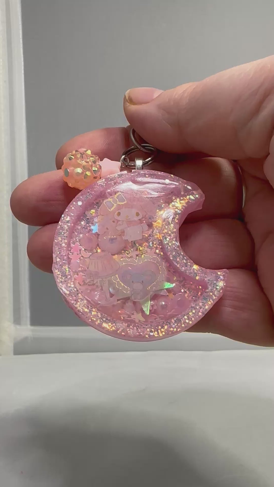Moon Liquid Shaker Keychain - heart and lamp